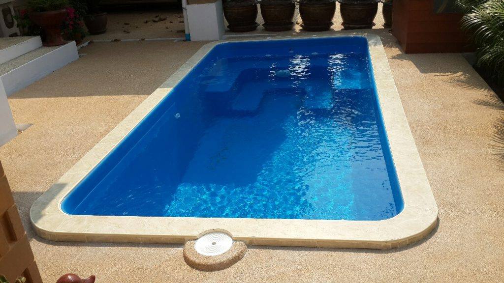 What are some popular brands of plunge pool kits on the market?